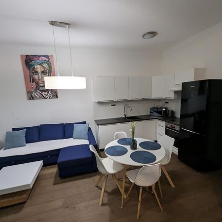 Fantabulous Downtown Abode W King Bed, 65" Tv, Washer And Tumble Dryer 萨格勒布 外观 照片