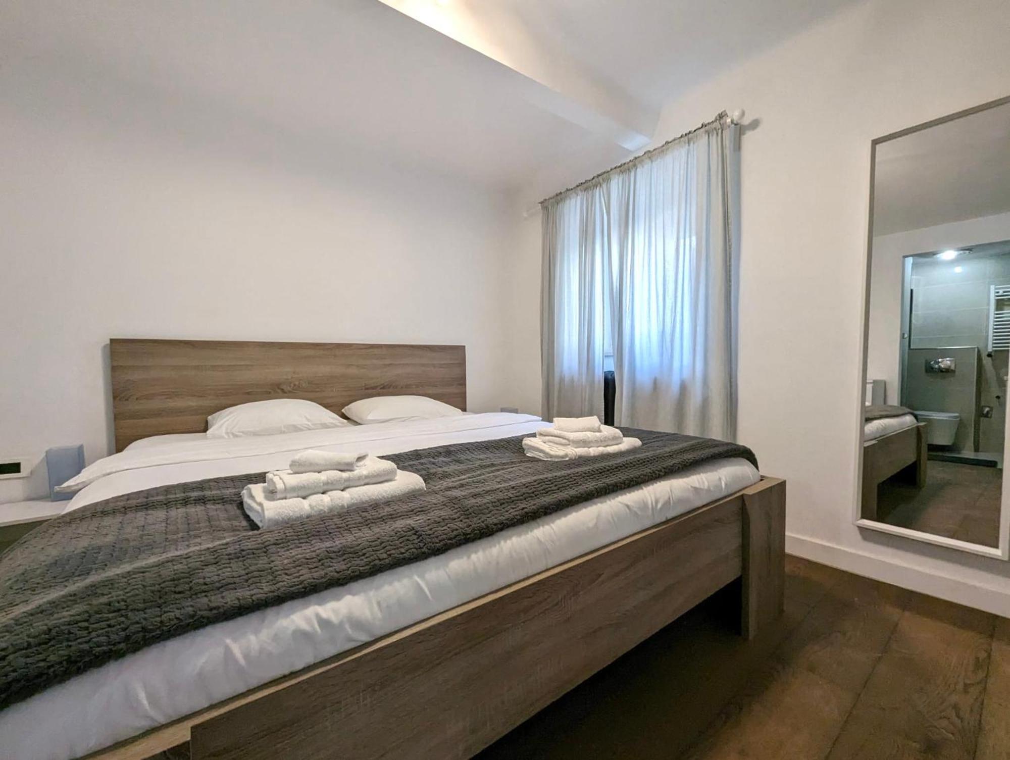 Fantabulous Downtown Abode W King Bed, 65" Tv, Washer And Tumble Dryer 萨格勒布 外观 照片