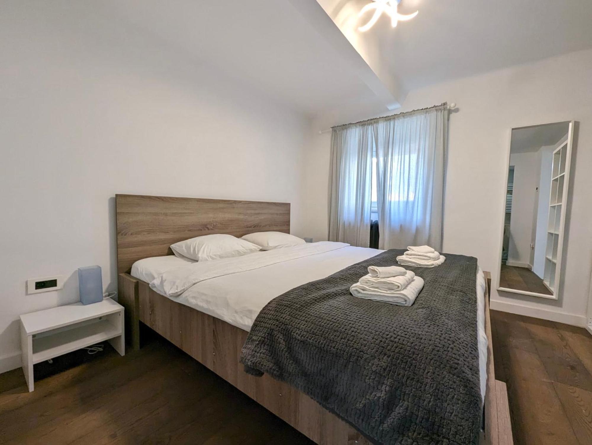 Fantabulous Downtown Abode W King Bed, 65" Tv, Washer And Tumble Dryer 萨格勒布 外观 照片