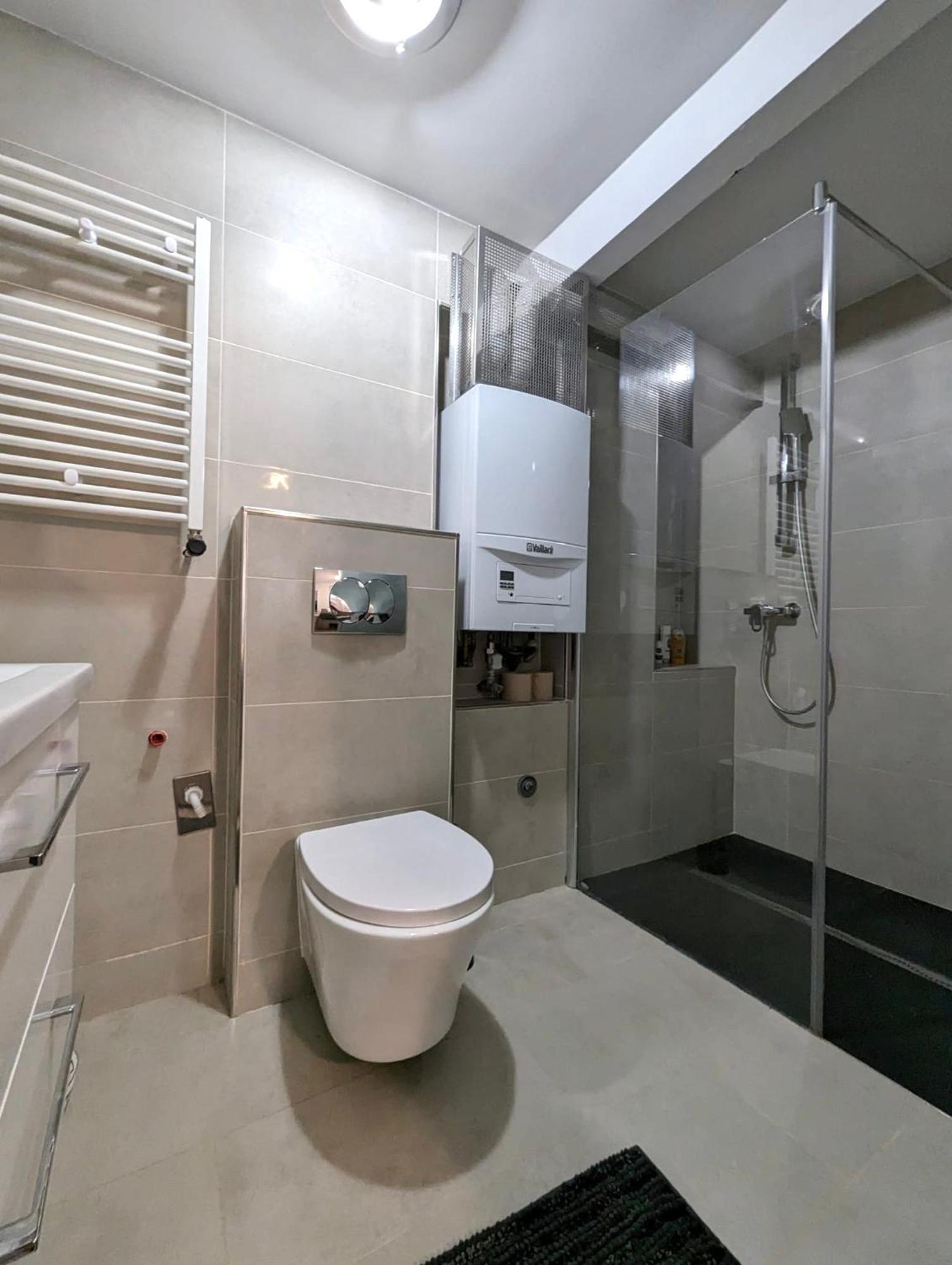 Fantabulous Downtown Abode W King Bed, 65" Tv, Washer And Tumble Dryer 萨格勒布 外观 照片